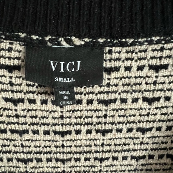 VICI oversized cardigan/sweater - Picture 7 of 8